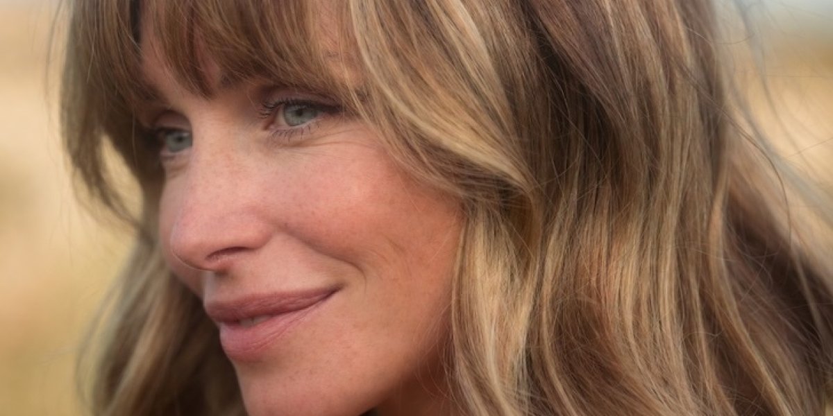 Блонд больше не в моде: стилисты назвали главные оттенки волос 2026 года