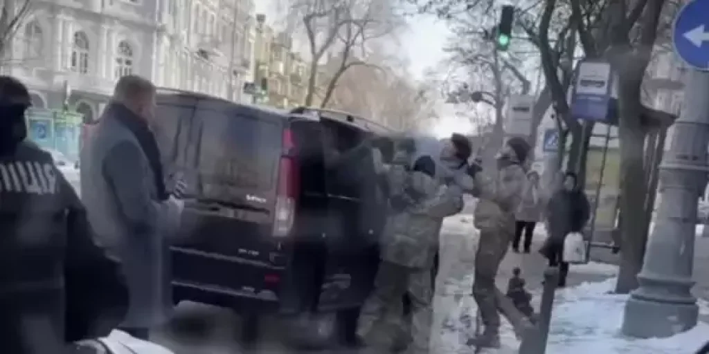 Украинские женщины против &laquo;бусификации&raquo;: как матери и жены бросают вызов ТЦК