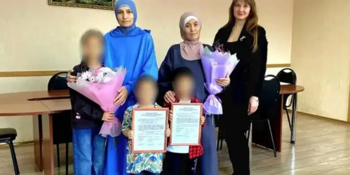 Возмущенных мэром Сердобска Ермаковой назвали "толпой русских". Раздающую мигрантам квартиры хотят вернуть?