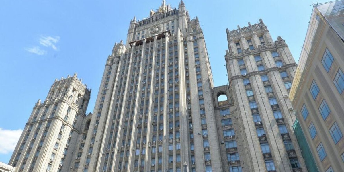 Финляндскому послу указали на недопустимость надругательства над российским флагом