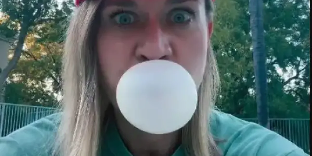 Дочь Машкова затосковала по дому. Жить как бомж в США Марии надоело.