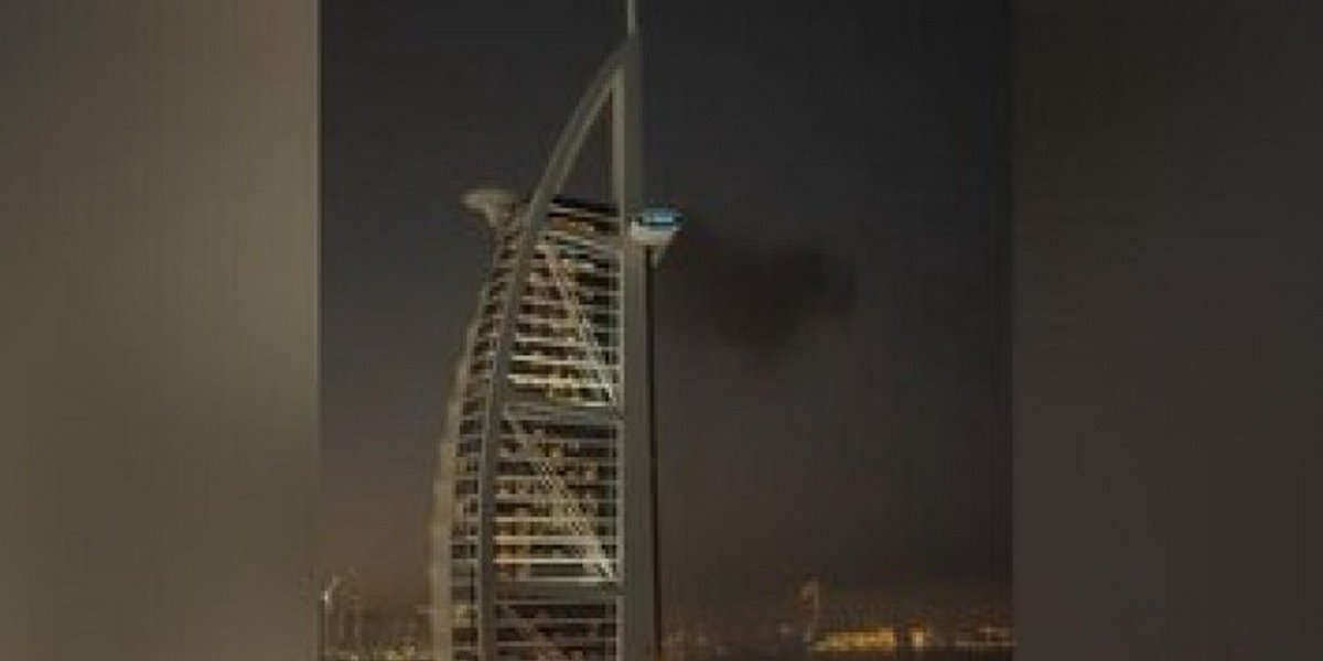 Аэропорт Дубая и башня-парус «Бурдж-эль-Араб» подверглись атаке: есть разрушения (ВИДЕО) Аэропорт Дубая и башня-парус «Бурдж-эль-Араб» подверглись атаке: есть разрушения (ВИДЕО)
