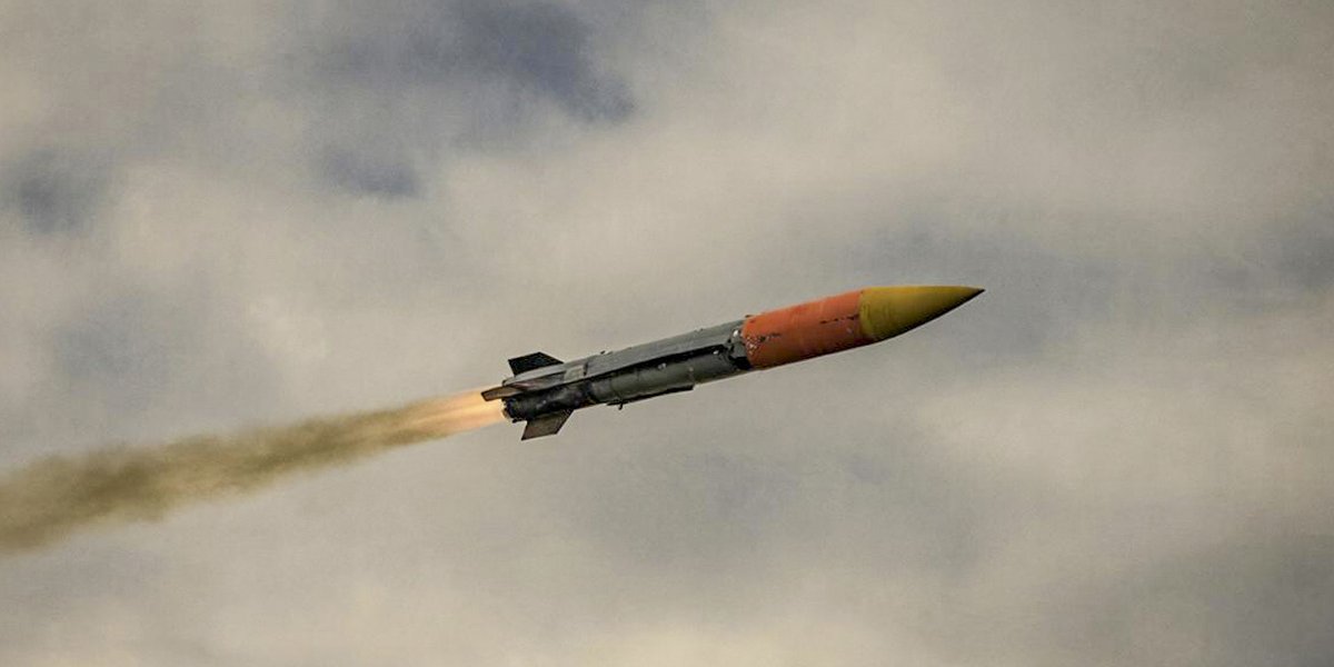 Тегеран запустил новейшую сверхтяжелую ракету в сторону военных баз США