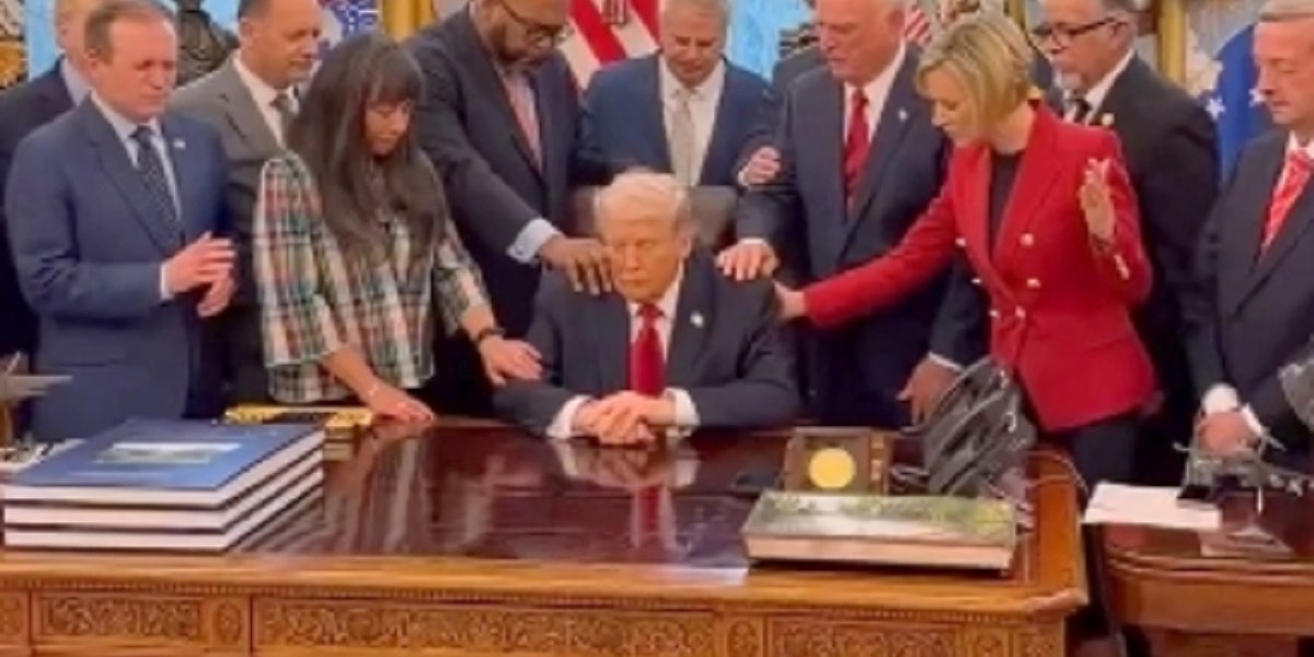 Новую молитву за Трампа в Белом доме засняли на видео (ФОТО, ВИДЕО)