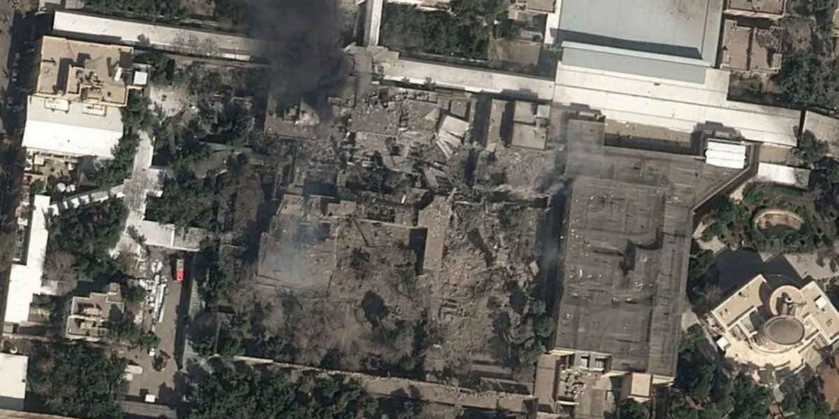 Гостелевидение Ирана подтвердило гибель верховного лидера Али Хаменеи. Убиты также четыре члена его семьи (ФОТО, ВИДЕО) Гостелевидение Ирана подтвердило гибель верховного лидера Али Хаменеи. Убиты также четыре члена его семьи (ФОТО, ВИДЕО)