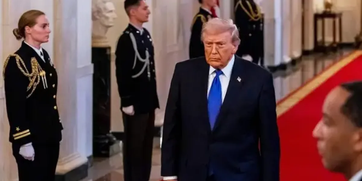 "Впереди катастрофа. У нас во главе идиот". В какую ловушку засасывает Трампа. Иран решился