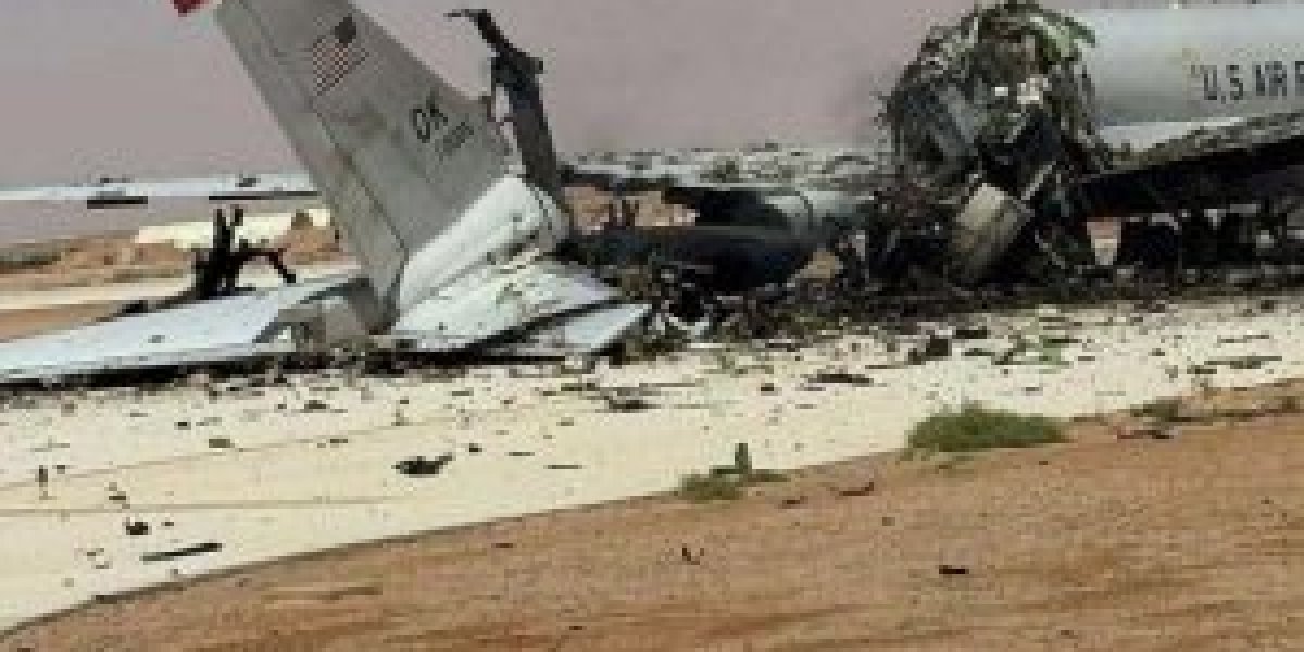 СМИ: Иран уничтожил самолет США за $500 млн (ФОТО) СМИ: Иран уничтожил самолет США за $500 млн (ФОТО)