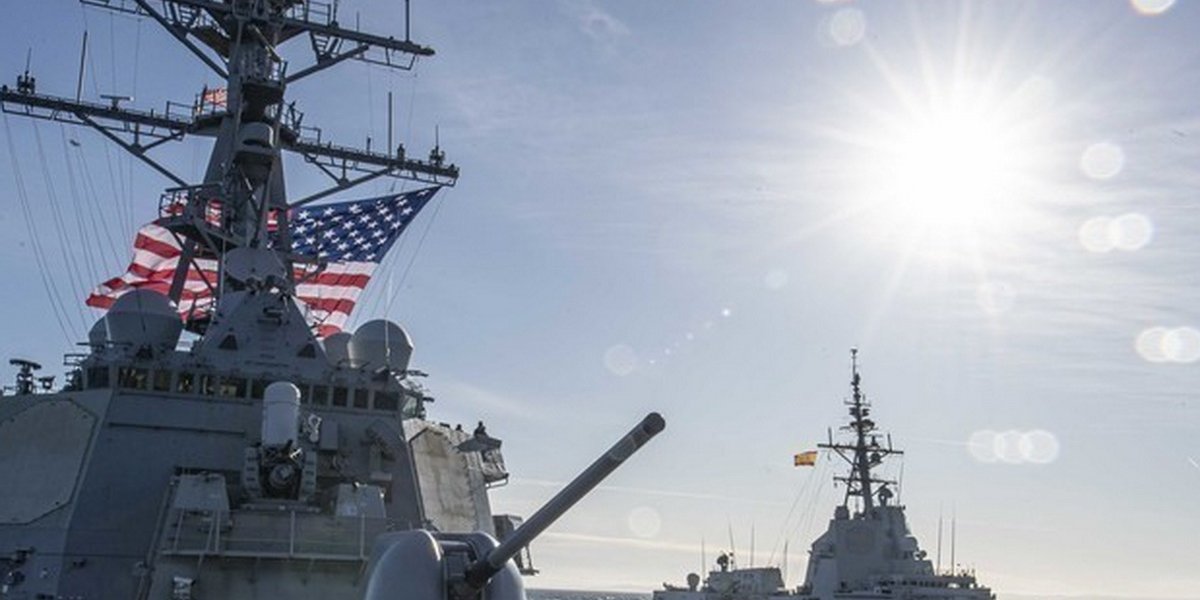 Дали 30 минут на разворот: эсминцы США экстренно изменили курс у Ормуза после ультиматума — PressTV