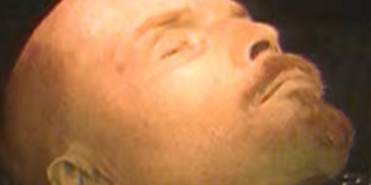 В Москве арестован студент, бросивший обувь в саркофаг Ленина с матерными криками В Москве арестован студент, бросивший обувь в саркофаг Ленина с матерными криками