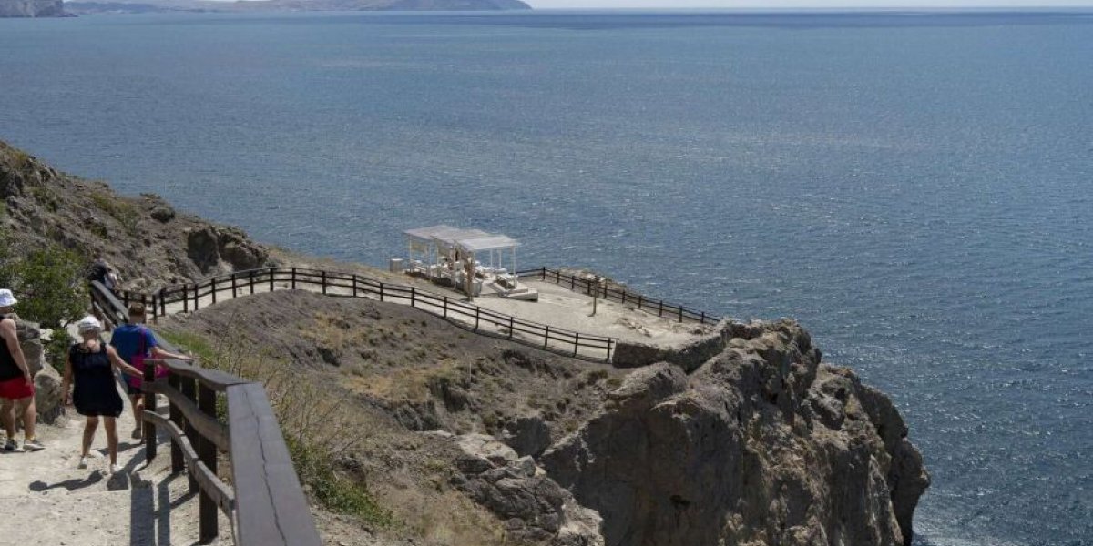 Пропаганда Киева разбилась о крымские дороги и аэропорты: сенатор рассказал о шоке беженцев