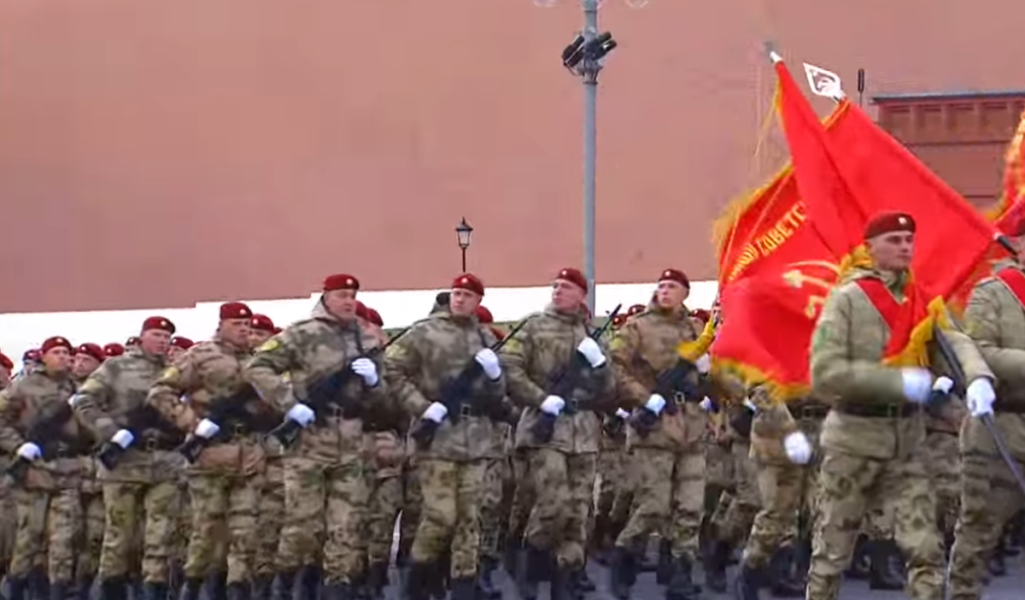 Визит депутатов в Вашингтон и подготовка к празднованию Дня Победы: два взгляда на безопасность Визит депутатов в Вашингтон и подготовка к празднованию Дня Победы: два взгляда на безопасность