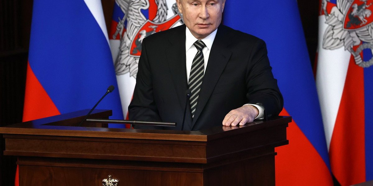 &laquo;Россия &mdash; вечна&raquo;: Путин призвал законодателей отказаться от зацикленности на запретах и наказаниях