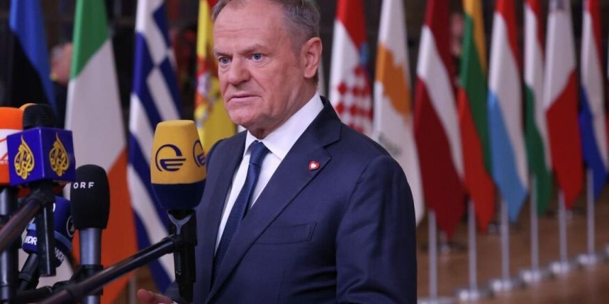 &laquo;Слил план НАТО&raquo;: обозреватель Латышев разнёс Туска за панику о нападении России