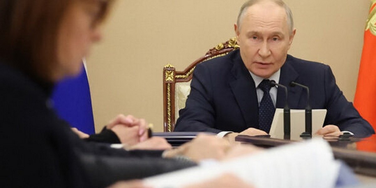 &laquo;Посмотрим, что ответят&raquo;: Путин потребовал от ЦБ и правительства объяснить расхождение с прогнозами по экономике