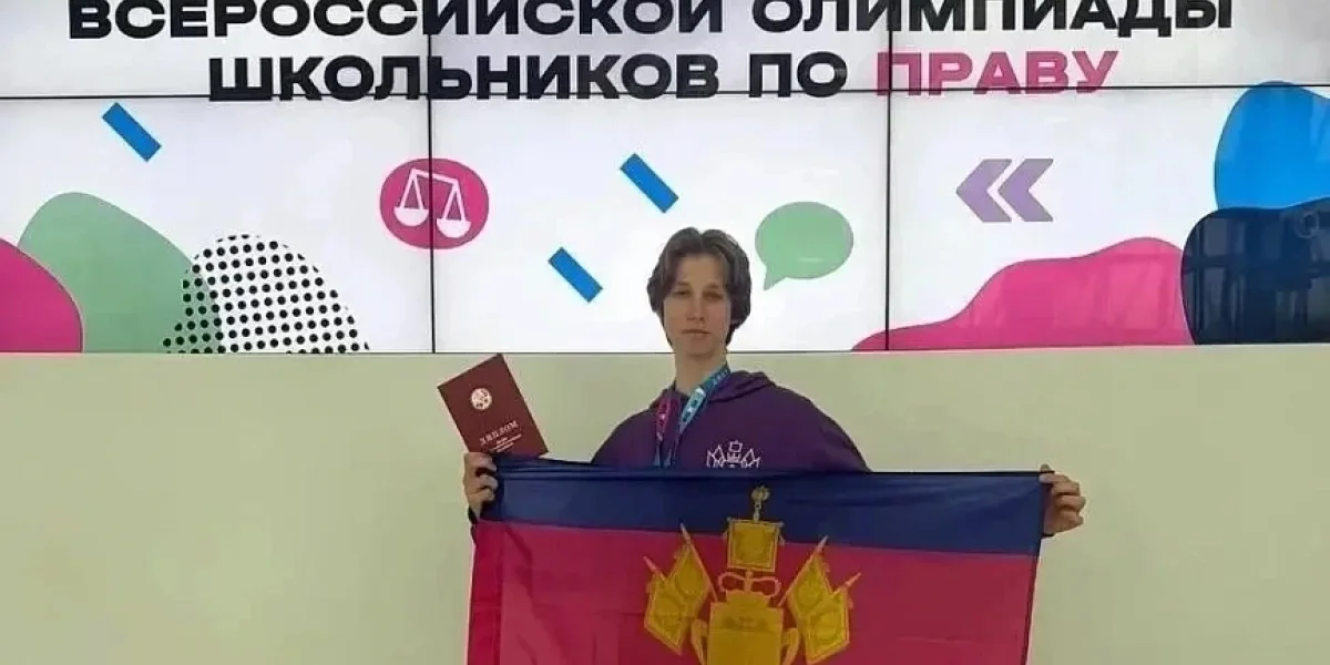 Андрей Кравченко поздравил двух новороссийских школьников с победами на региональных и всероссийских олимпиадах