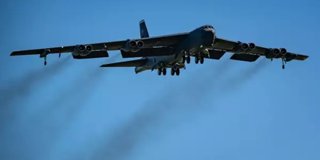 Раскрыта локация американских бомбардировщиков у Ирана: Б-52 под прицелом и как Трамп прогнулся по Кубе