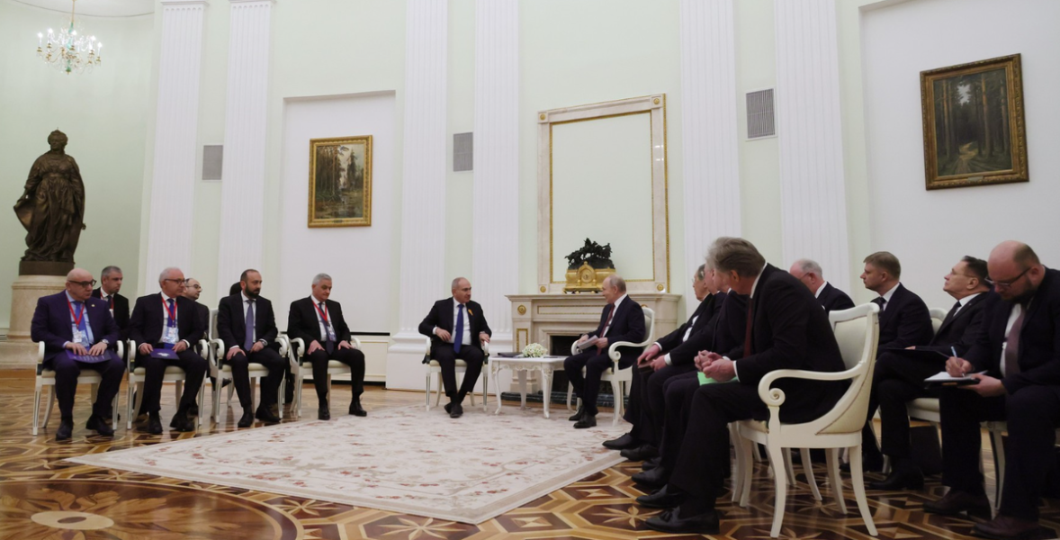 "Путин нас не спас. Почему?": Завтрак, которым чуть не "подавился" Пашинян