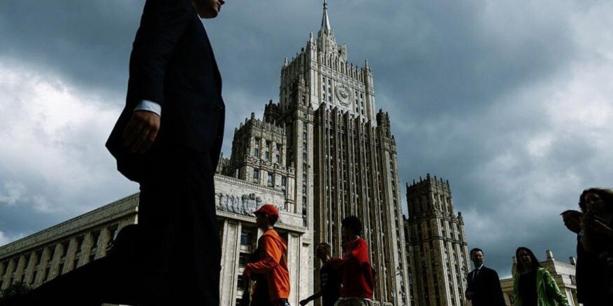 Либеральный паттерн в головах чиновников: Хазин о главной проблеме страны и любви к красивой жизни