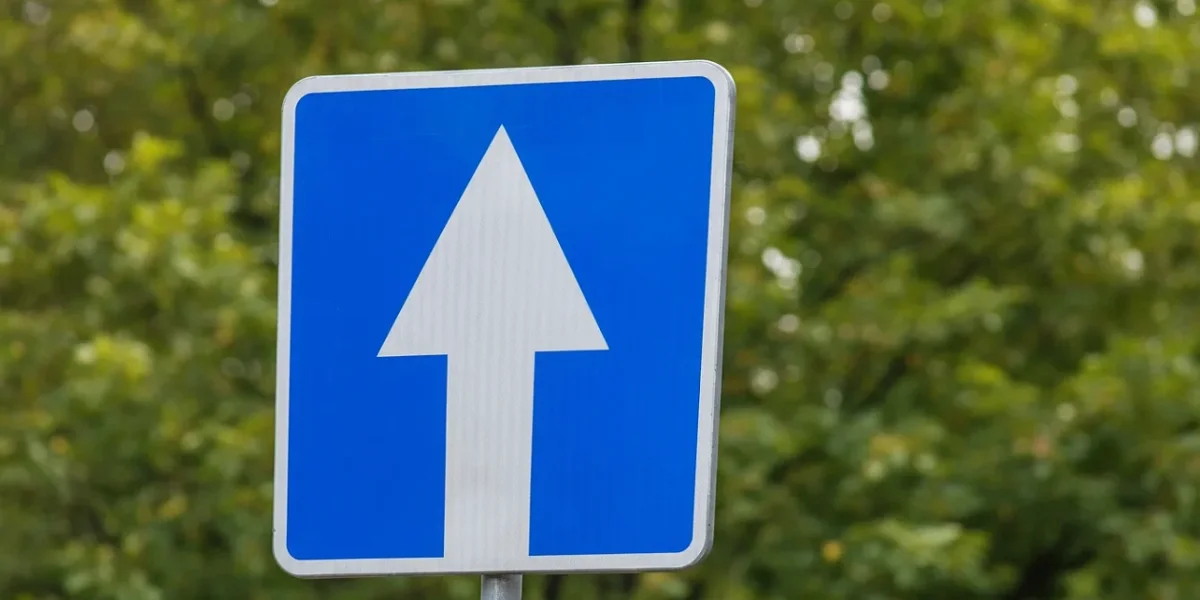 На двух кладбищах Краснодара изменят правила движения автомобилей в дни поминовения усопших