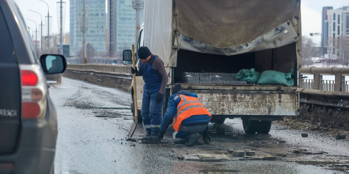 Более 1100 квадратных метров дорог отремонтировали в Тюмени: список улиц