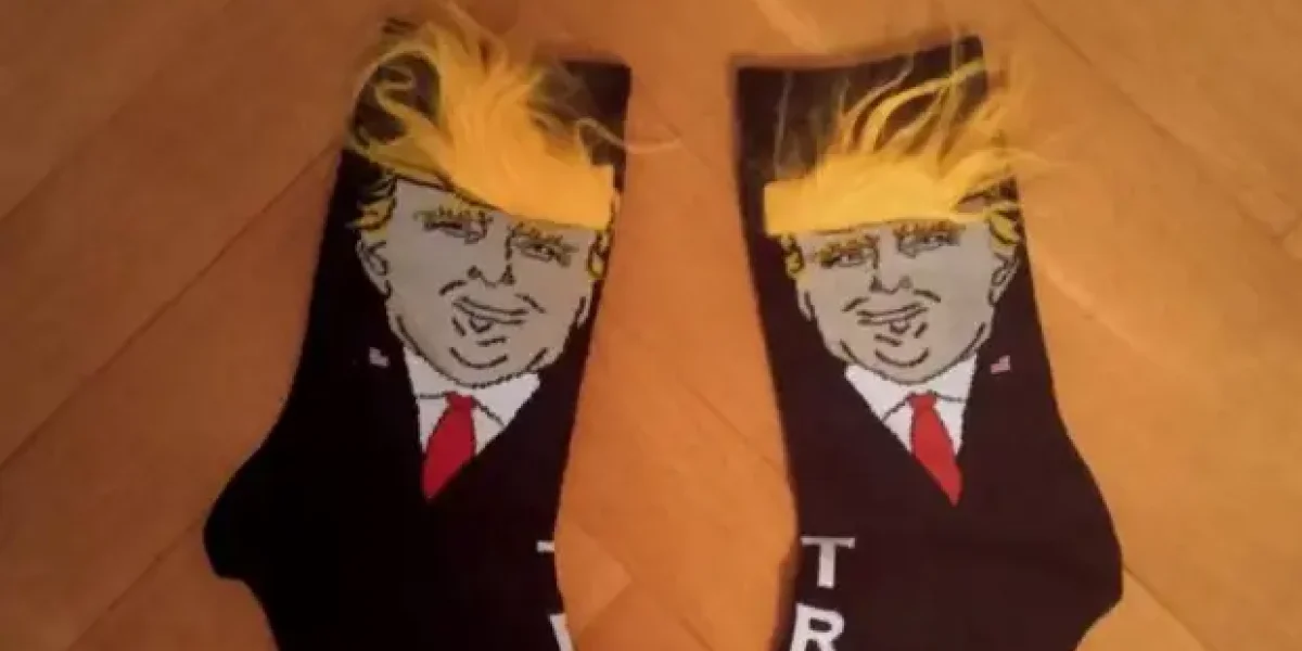 Нашим депутатам ГД на встрече в США подарили носки Трампа. "Поплыл" даже Делягин