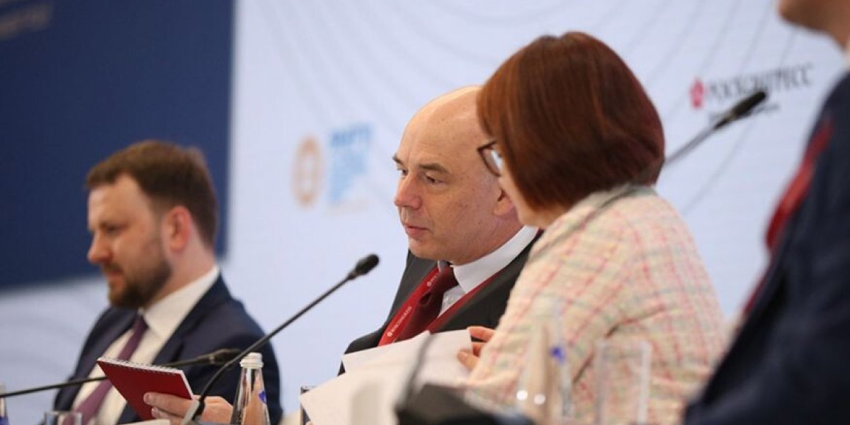 &laquo;Тычут носом: "Ну, конечно, ведь Набиуллину и Силуанова назначил Путин"&raquo;: эксперт об элите