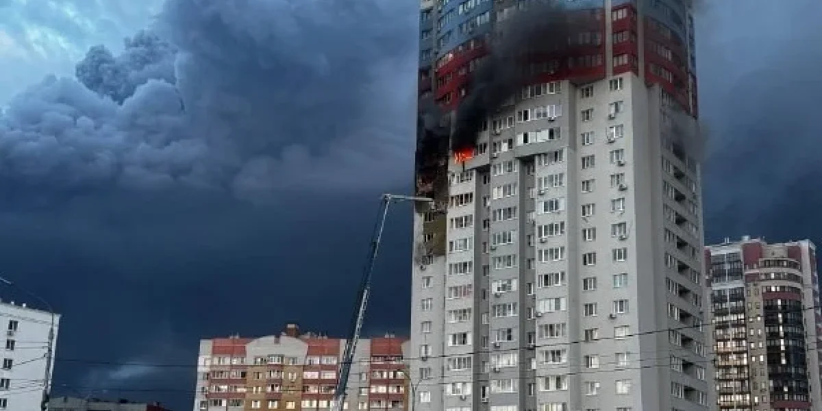 Взрывы в Рязани 15 мая 2026 года: ночная атака БПЛА, погибшие, пожары и отмена занятий в школах