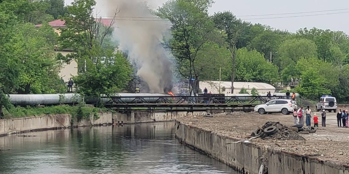 Пожар в районе рынка на Школьной потушили во Владивостоке Пожар в районе рынка на Школьной потушили во Владивостоке
