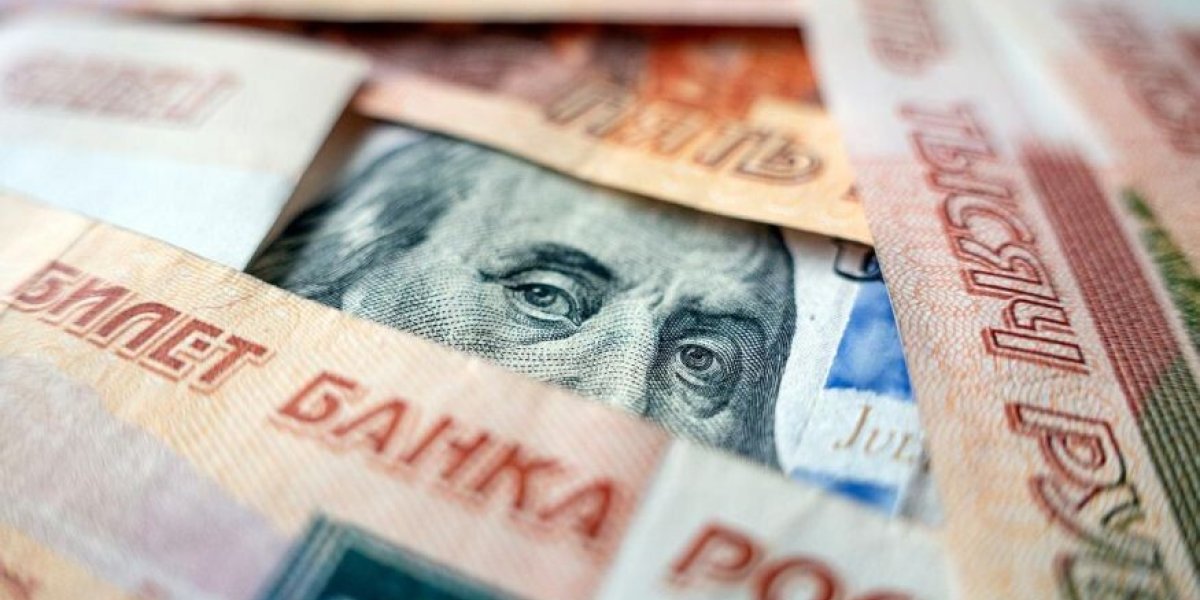 Россия не рухнет из-за слабого доллара: эксперт объяснил, почему паника преждевременна