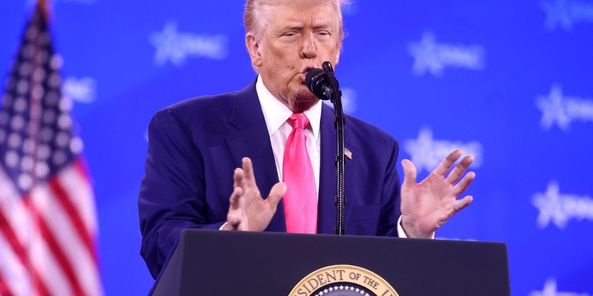 Трамп ударил по Ирану и заявил, что перемирие продолжается