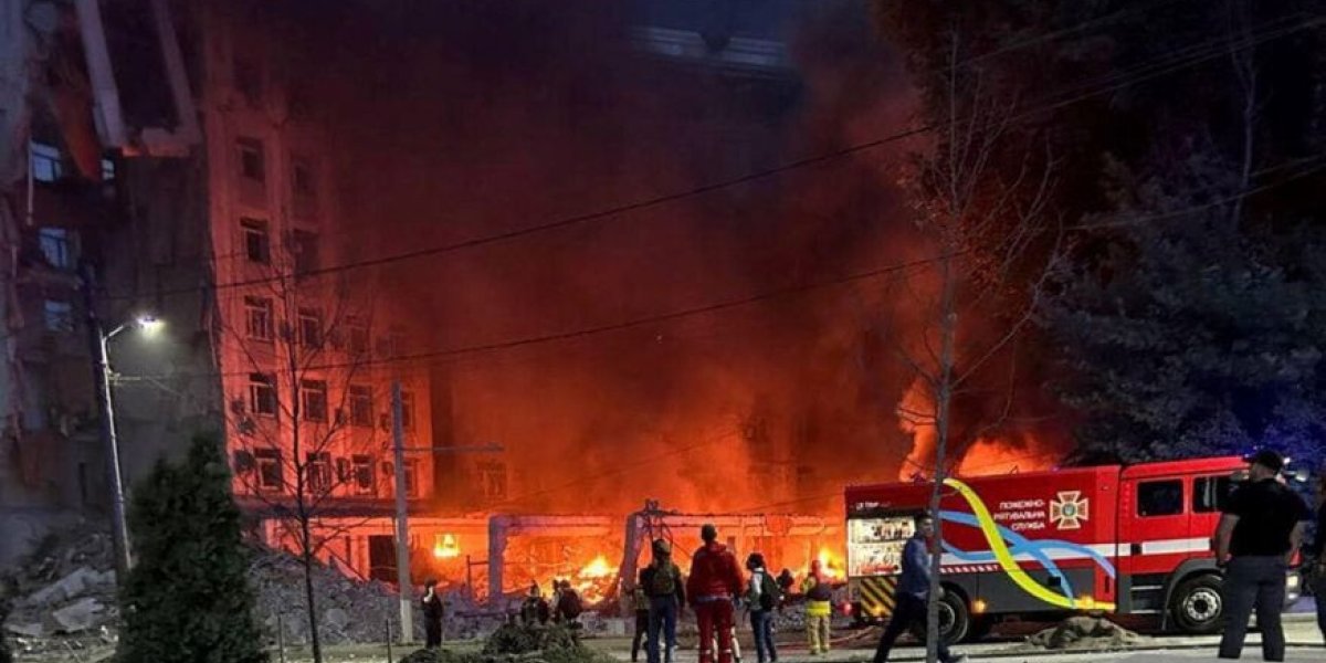 Началось! Уничтожено здание СБУ в прямом эфире. Россия наносит точные удары по ключевым объектам Украины
