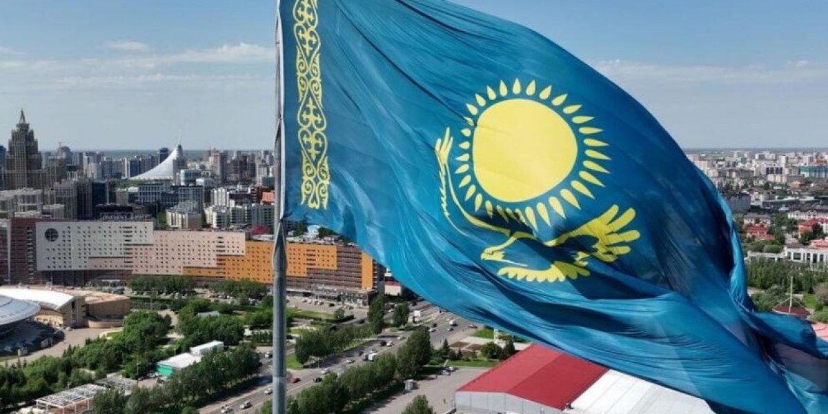 Казахстан выслуживается Британии. Названа истинная причина отмены шествия &laquo;Бессмертный полк&raquo; в стране. Главное к утру