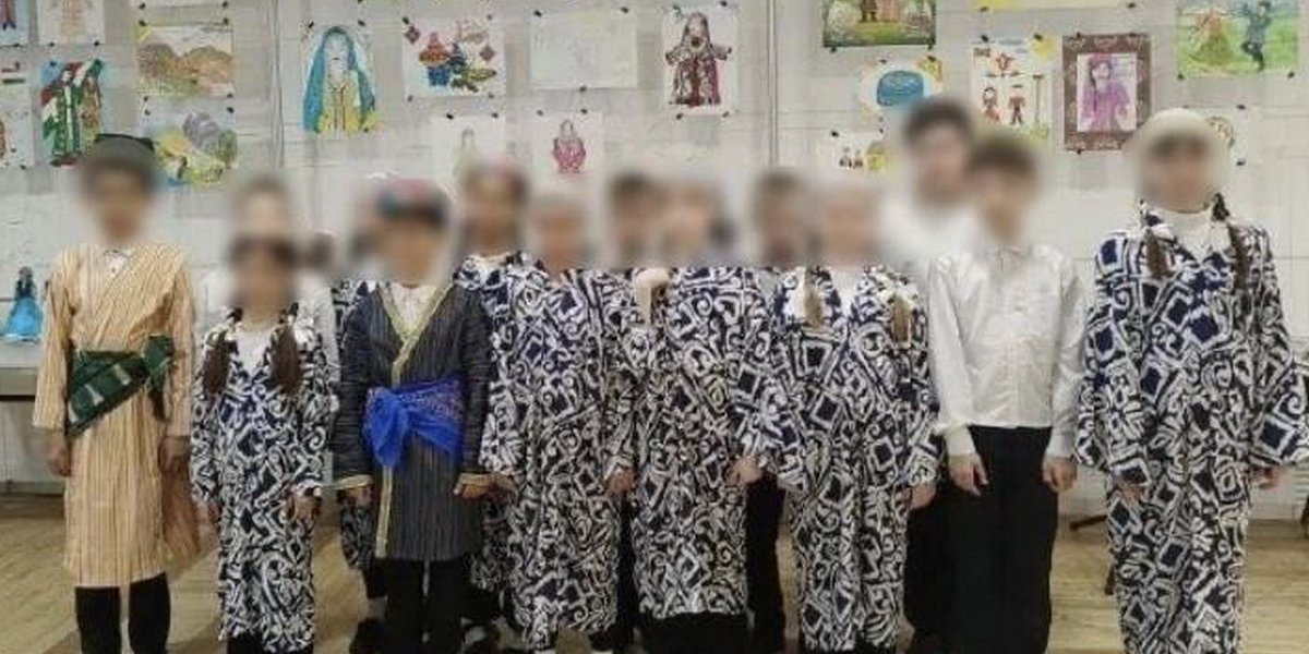 &laquo;Интеграция наоборот?&raquo; В Сети бурно обсуждают фото детей в национальных костюмах в российских детсадах