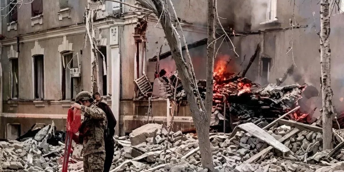 После удара «Орешником» в Киеве показали разрушенный штаб Сухопутных войск ВСУ: последняя сводка СВО на 25.05.2026 от Юрия Подоляки (ВИДЕО) После удара «Орешником» в Киеве показали разрушенный штаб Сухопутных войск ВСУ: последняя сводка СВО на 25.05.2026 от Юрия Подоляки (ВИДЕО)