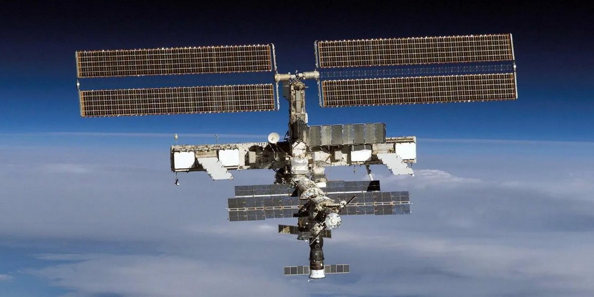Пока российские космонавты искали утечку, NASA готовило эвакуацию астронавтов с МКС