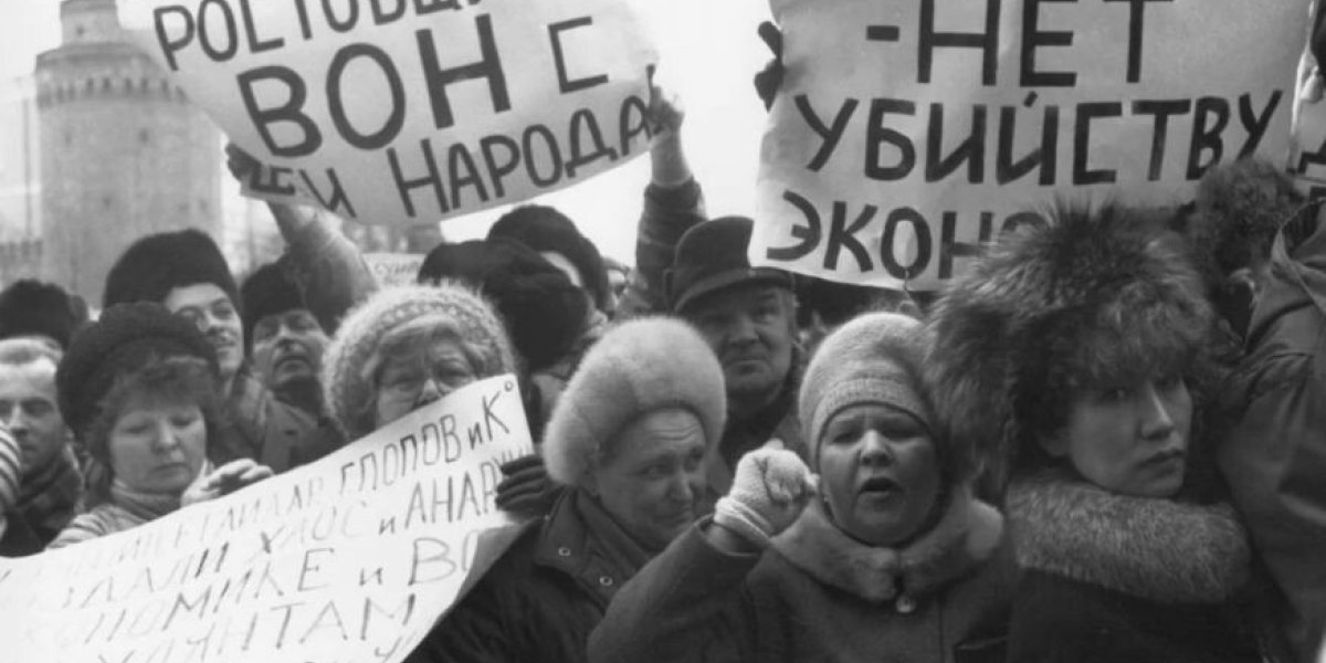 А что дальше? Экономика снова уходит в 90-е! Бизнес массово спасается от налогового давления и переходит на наличные...