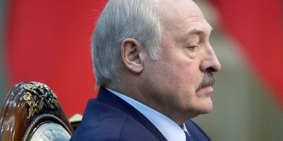 Лукашенко покидает Минск после угроз Зеленского ударить по Белоруссии. &laquo;Батьку хотят вынести. Отсидеться не получится&raquo;