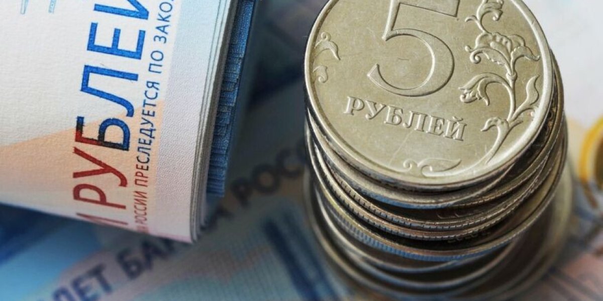 Богатые богатеют, бедные беднеют: Делягин о том, почему рост средней зарплаты не радует большинство россиян