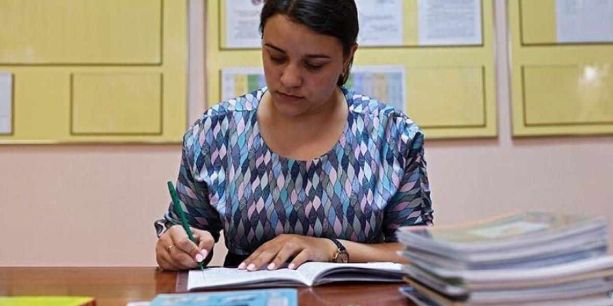 &laquo;Страна отдыхает, чиновники &mdash; тоже. А учителя &mdash; на работу. "Праздник не для вас"&raquo;: в Госдуме бьют тревогу