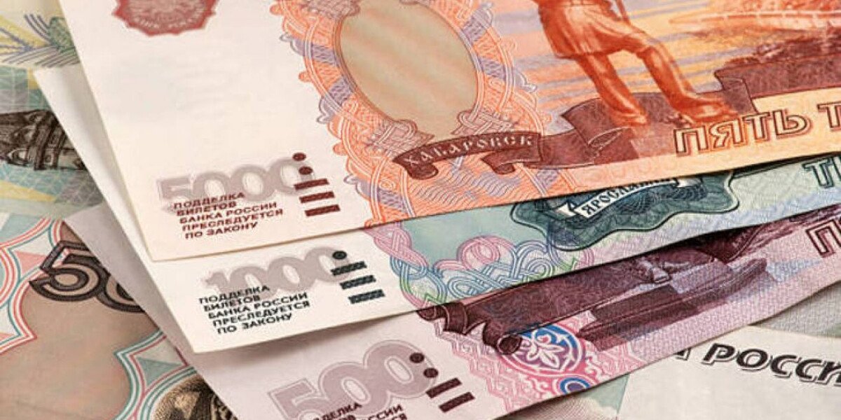 Россияне снимают рекордные объёмы наличных: 0,9 трлн рублей за два месяца &mdash; что происходит?