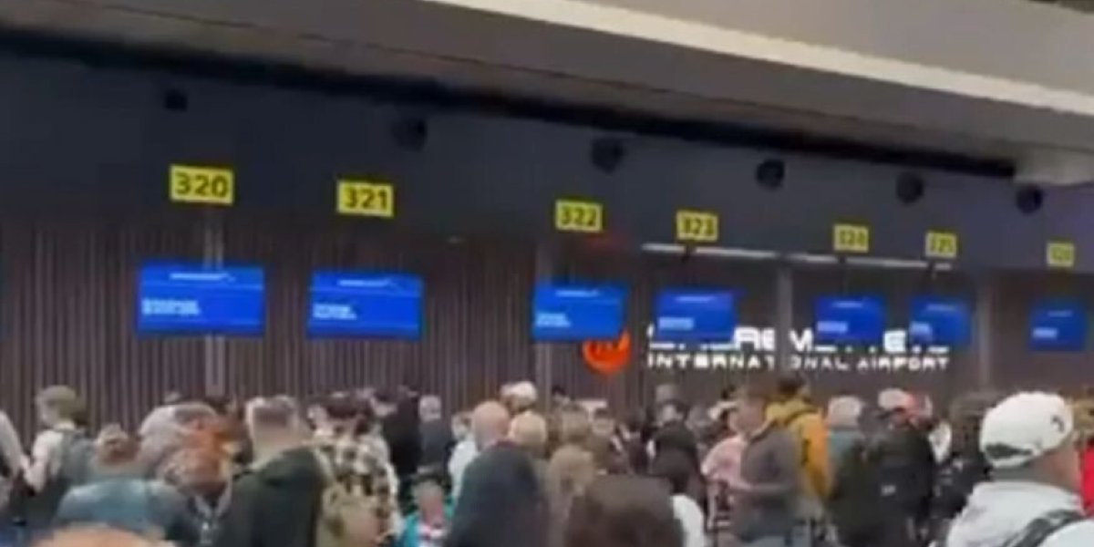 Что дальше?! Уже Москва встала из-за атак БПЛА: в аэропортах задержаны сотни рейсов... Люди в шоке