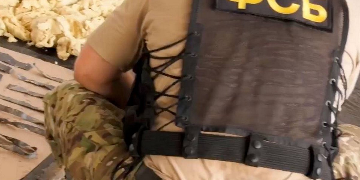 ФСБ показала видео автомобилей, на которых хотели взорвать Крымский мост (ВИДЕО) ФСБ показала видео автомобилей, на которых хотели взорвать Крымский мост (ВИДЕО)