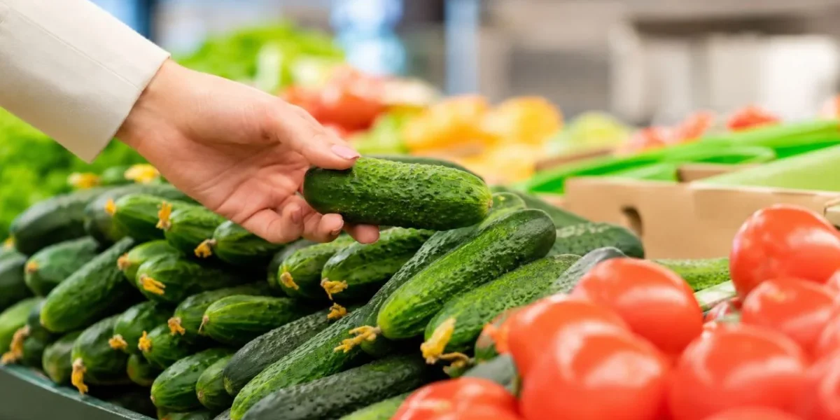 Росстат: огурцы подешевели почти на 45% &mdash; какие продукты стали дешевле