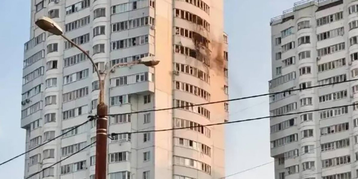 Москву и Подмосковье атаковали почти 400 БПЛА ВСУ: один из дронов попал в жилой дом в Чехове (ФОТО)