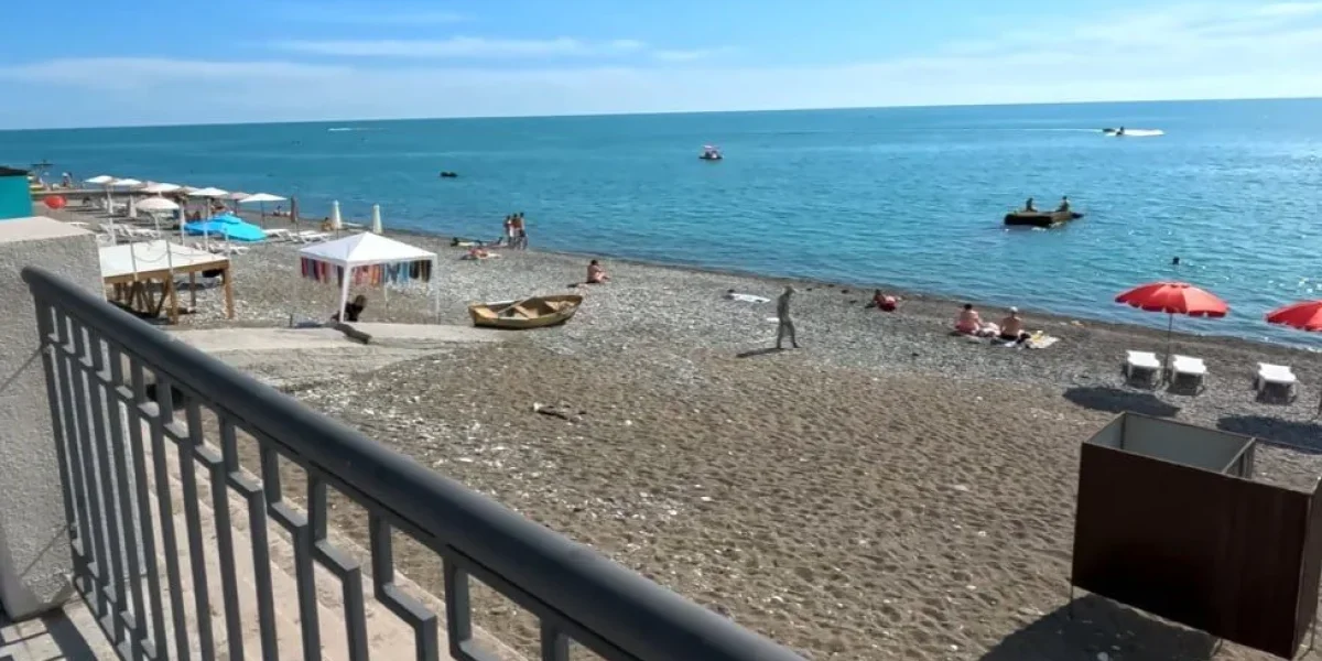 Купальник в Абхазии: туристку из Нижнего Новгорода запугали у водопада Купальник в Абхазии: туристку из Нижнего Новгорода запугали у водопада