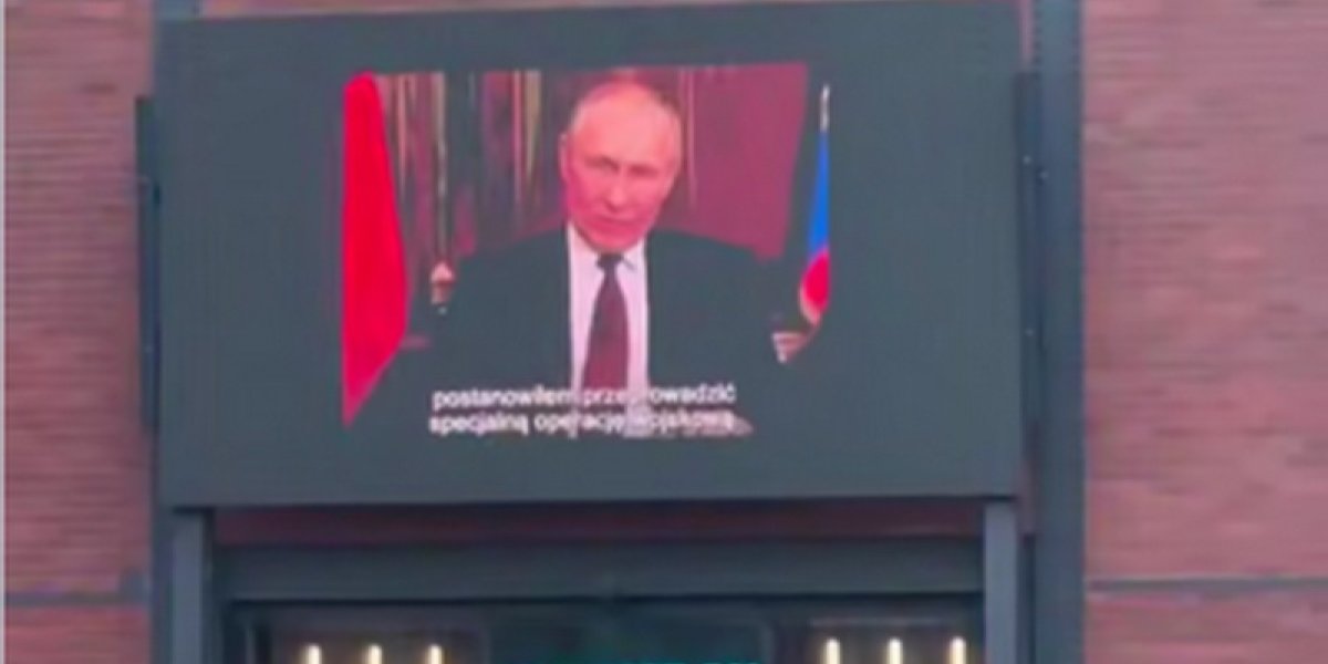 «Что происходит?»: в Варшаве показали обращение Путина о начале СВО: раскрыта правда о видео (ФОТО) «Что происходит?»: в Варшаве показали обращение Путина о начале СВО: раскрыта правда о видео (ФОТО)
