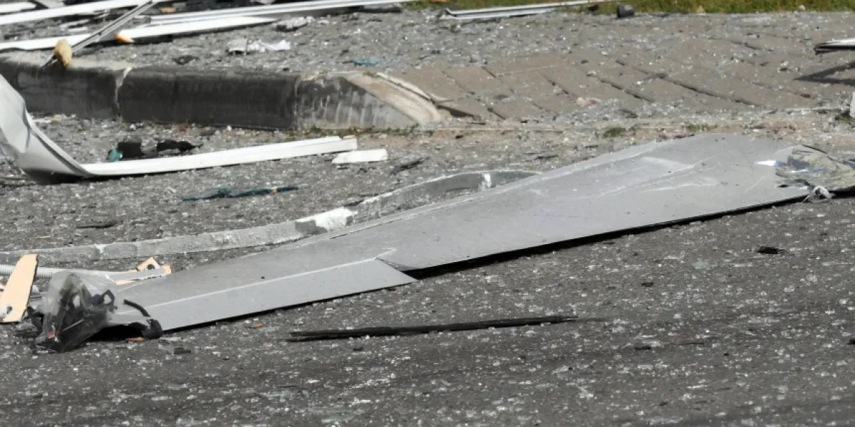 Взрывы в Новороссийске сегодня, 12.08.2026: атака БПЛА, обломки упали на 6 жилых домов, есть пострадавшие — последние новости Взрывы в Новороссийске сегодня, 12.08.2026: атака БПЛА, обломки упали на 6 жилых домов, есть пострадавшие — последние новости