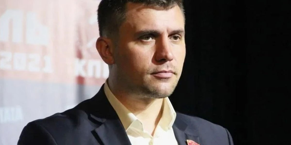«Везут в суд“: кандидата в депутаты Бондаренко задержали перед выборами из-за экстремистской символики «Везут в суд“: кандидата в депутаты Бондаренко задержали перед выборами из-за экстремистской символики