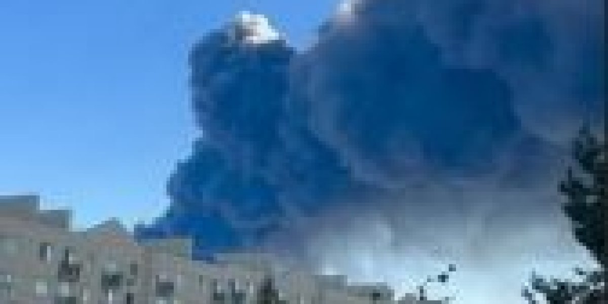 Ночь рекордной атаки: ПВО уничтожила 635 дронов ВСУ, в Саратовской области есть погибшие, под Самарой горит Wildberries (ФОТО) Ночь рекордной атаки: ПВО уничтожила 635 дронов ВСУ, в Саратовской области есть погибшие, под Самарой горит Wildberries (ФОТО)