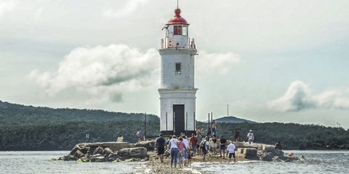 Грязная вода мешает наслаждаться морским отдыхом во Владивостоке Грязная вода мешает наслаждаться морским отдыхом во Владивостоке